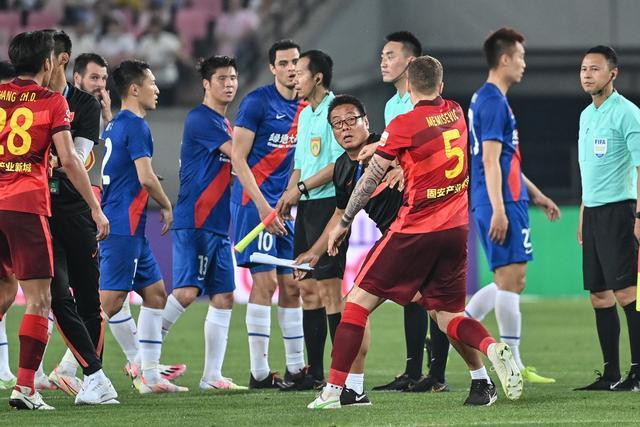 CBA第五轮对决：上海男篮主场迎战广东男篮